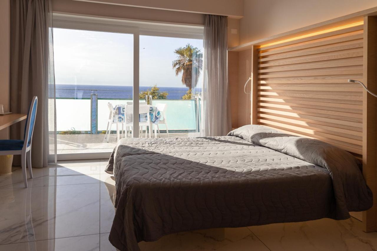 Hotel Villaggio Stromboli サンタ・ドメーニカ エクステリア 写真