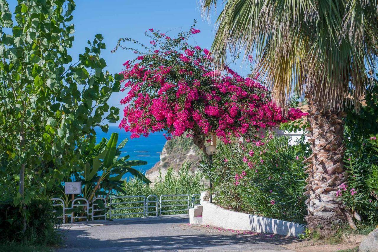 Hotel Villaggio Stromboli サンタ・ドメーニカ エクステリア 写真