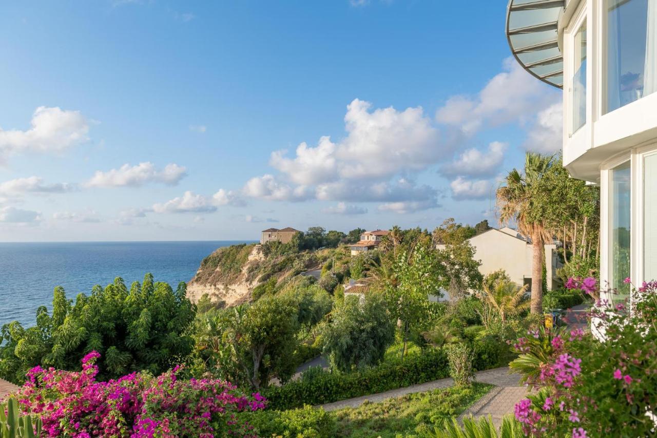 Hotel Villaggio Stromboli サンタ・ドメーニカ エクステリア 写真