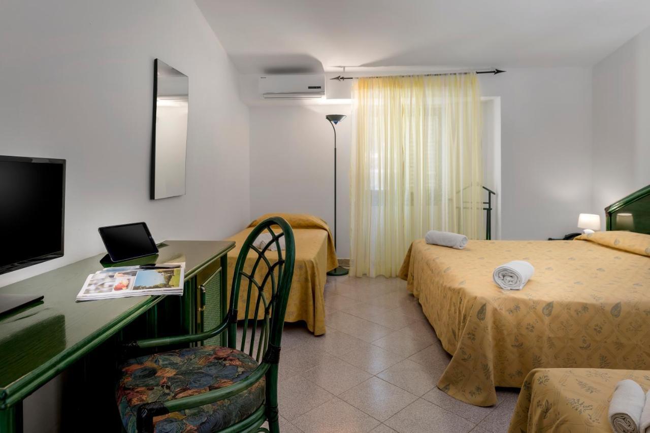 Hotel Villaggio Stromboli サンタ・ドメーニカ エクステリア 写真