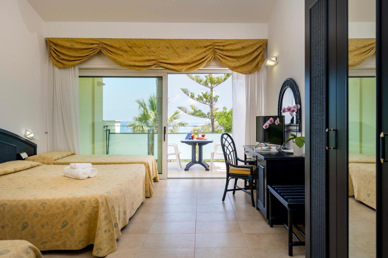 Hotel Villaggio Stromboli サンタ・ドメーニカ エクステリア 写真